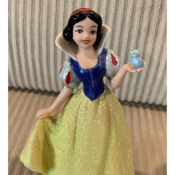 Vintage Disney Snow White 7” Glitter Porcelain Figurine - Picture 2 of 5